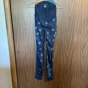 NWT Glyder cross-front leggings. Size XS